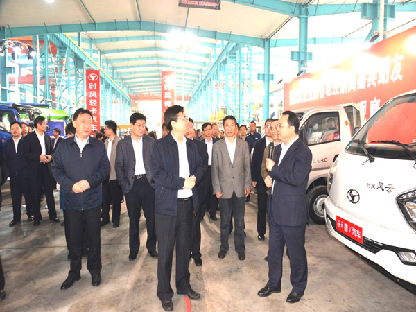 市新旧动能转换重大项目推进会德赢集团科普教育基地举行观摩